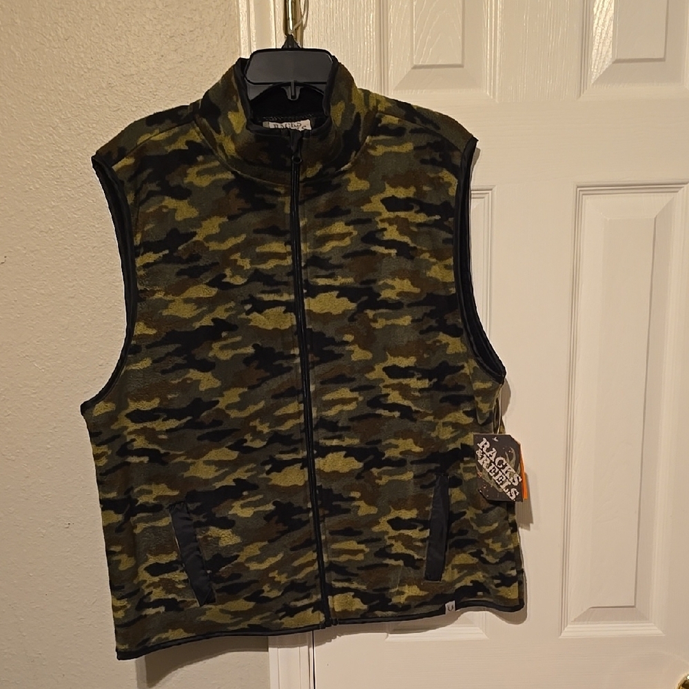 NWT Racks & Reels Camouflage Vest Size L